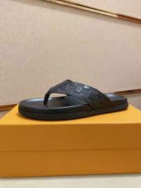 Picture of Louis Vuitton Slippers _SKULVsz38-44hnh03171034